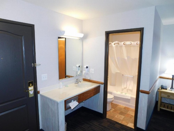 Northwoods Best Inn - Chetek image 13