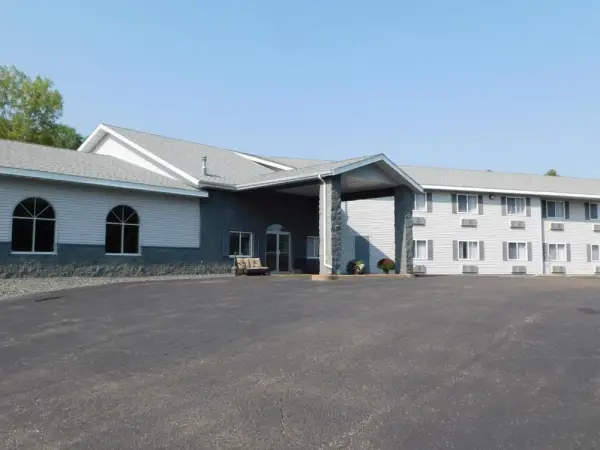 Northwoods Best Inn - Chetek 4