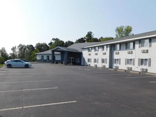 Northwoods Best Inn - Chetek 5